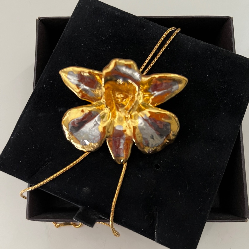 Risis Singapore 22k gold plated orchid necklace. NWOT.